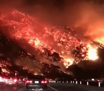 网民拍摄到直升机救火画面 图自社交媒体snapchat 