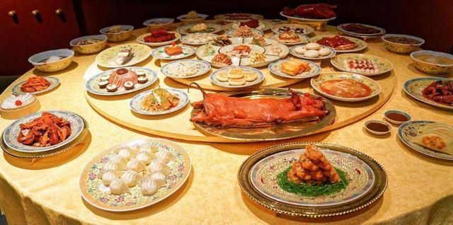 发财中国年丨揭秘历史上清朝皇帝怎么过春节？年夜饭吃什么