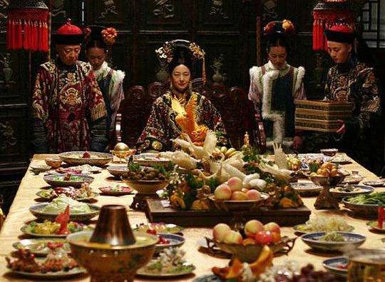 发财中国年丨揭秘历史上清朝皇帝怎么过春节？年夜饭吃什么
