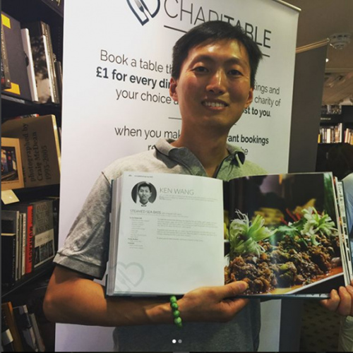 《Signature Dish: Charitable Bookings 》收录了王晓馗的拿手菜之一——剁椒鲈鱼，他成为了唯一一位中国大陆厨师入选