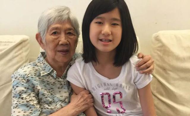 14岁华裔女孩被盖茨点赞，她的发明让失忆奶奶记起自己！