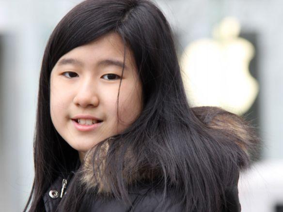 14岁华裔女孩被盖茨点赞，她的发明让失忆奶奶记起自己！