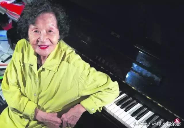 88岁老奶奶走上舞台，敲下钢琴键的那一刻，世界都安静了
