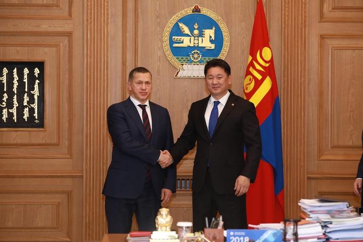 蒙古国总理乌呼日勒苏赫日前会见俄罗斯副总理兼远东联邦区总统特使图片