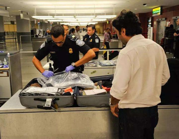 美国移民入境，有哪些物品不能携带呢？<