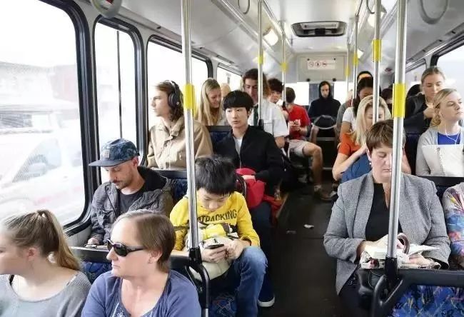 UNSW中国留学生登机前遗失护照,机场大哭!一