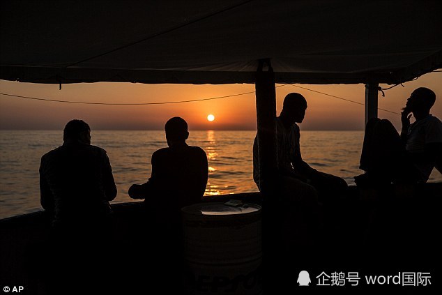 70万移民滞留利比亚海岸 为偷渡欧洲藏身棺材