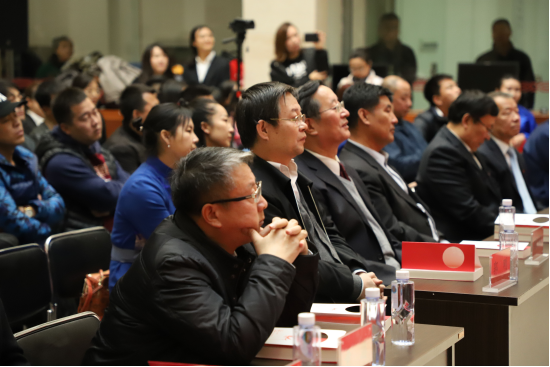 那红红的萨日朗》赠书活动在内蒙古图书馆隆重