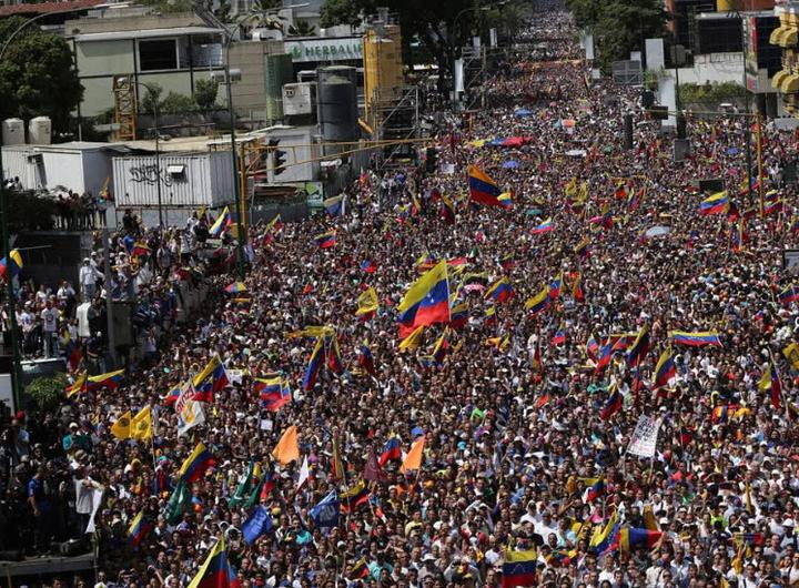 瓜伊多一伙支持者入侵委内瑞拉驻巴西大使馆