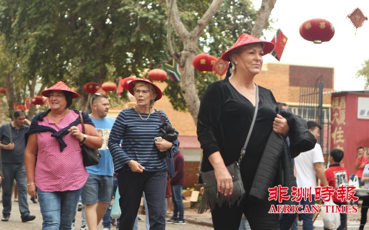 万人齐聚南非约堡唐人街共庆猪年新春佳节（视图）