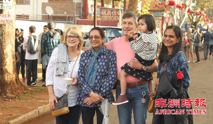 万人齐聚南非约堡唐人街共庆猪年新春佳节（视图）