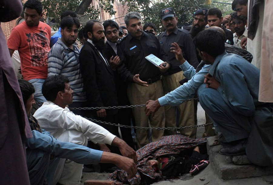 印度女孩因为"嘟嘴照"招来杀身之祸,印度女性地位不像人