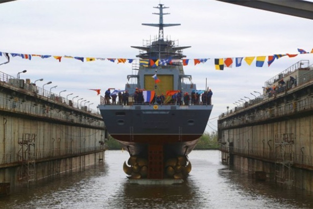 俄军20385型护卫舰首舰下水 火力凶勐堪称"小船大炮"