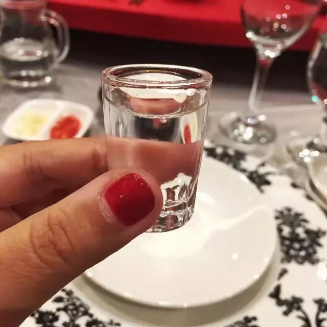 旅行中想找点乐子的晚上 不如照着这份清单喝一杯