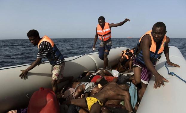 非洲难民偷渡, 身亡在船上跟海里的人比活下的人多!