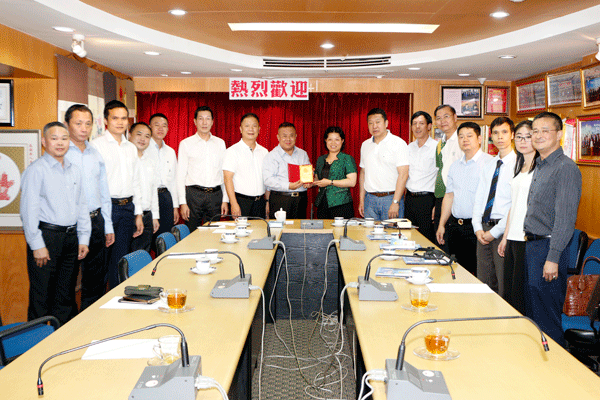 泰国华人青年商会参加欢迎接待的还有:名誉会长马伟鹏,常务副会长