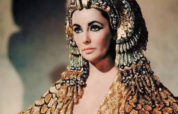 埃及人特别爱干净,他们要早晚各洗一次澡,而且每隔几天便要清除掉全身