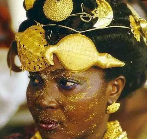 非洲一个超级有钱的黄金部落,拖鞋都用黄金打造