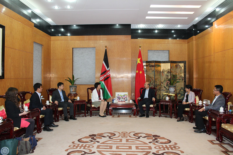 驻肯尼亚大使刘显法会见清华大学党委书记陈旭一行