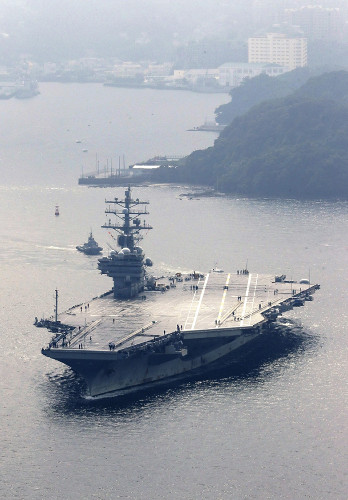 美军罗纳德里根号航空母舰于横须贺基地出港