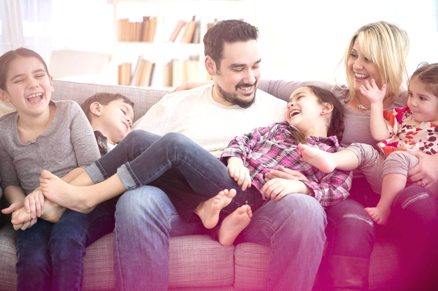 西班牙大量中年夫妻多子女的家庭,人均每月生活费仅200多欧元