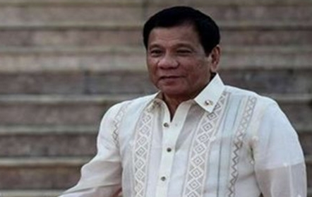 菲律宾总统杜特地因上周身着皱巴巴的民族服饰"巴隆他加禄"参加在