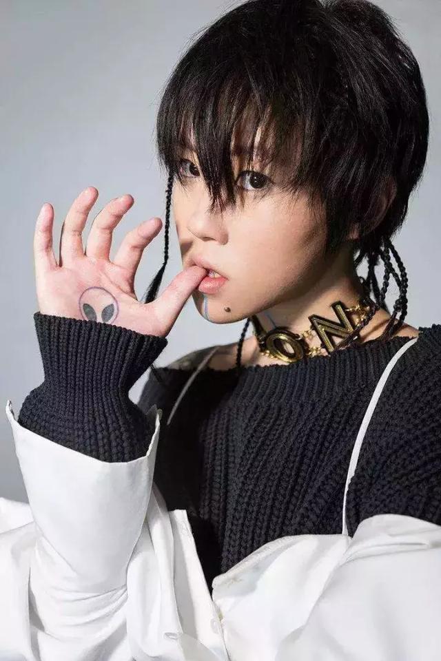 国内也有不少名媛参加过,像赌王的外孙女何家晴(ariel ho-kjaer)2003