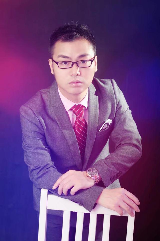 张子墨:运筹帷幄锦囊计,羽扇纶巾看潮涌