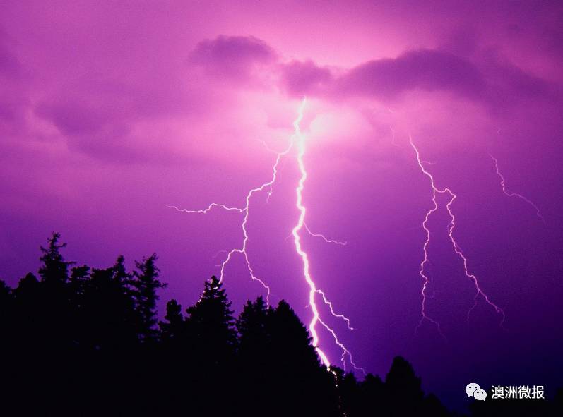 澳州上空出现罕见"粉红闪电",场面震撼宛如好莱坞大片!