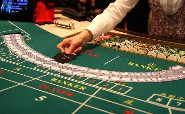 情侣为还债8万元卖掉亲生女儿,去澳门赌博输掉7万