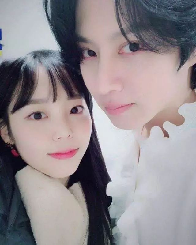 韩国爱豆界的人脉王!和女爱豆牵手拥抱却不会被传绯闻的奇男子!