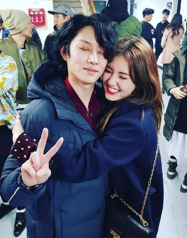首页 新闻 正文 super junior成员金希澈与同公司的泰妍,允儿,yeri