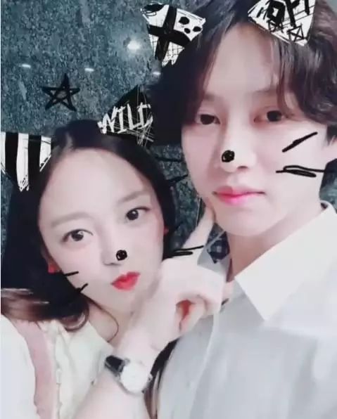 韩国爱豆界的人脉王!和女爱豆牵手拥抱却不会被传绯闻的奇男子!