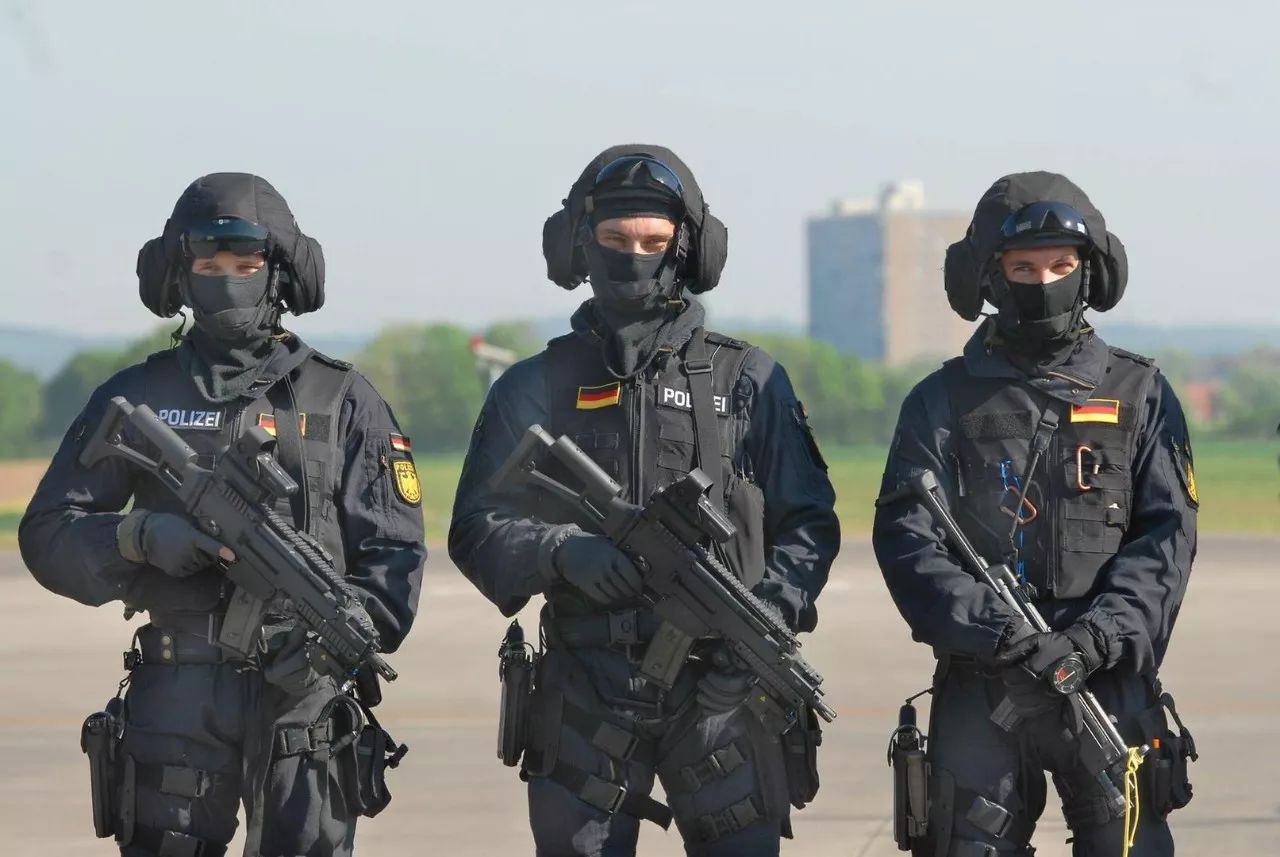 当代德国军神去世:曾组建德国第九边防大队gsg9成一代传奇