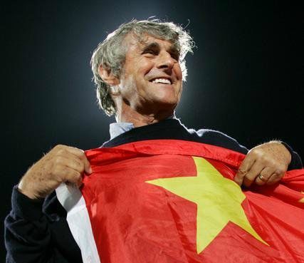 年韩日世界杯赛的教练博拉·米卢蒂诺维奇受聘成为中国足协青训顾问