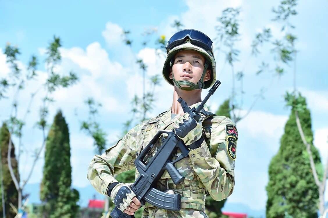 这气质简直无法超越,被兵哥哥帅到的转发点赞!