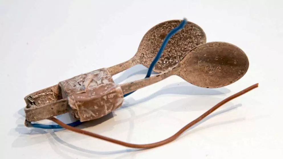 这是一名俄罗斯裔犯人发明的简易"热得快".