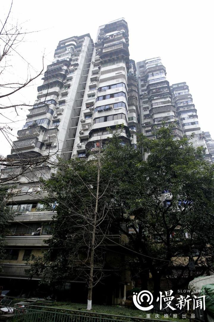 重庆24层无电梯高楼成网红 每天十几拨人来看稀奇