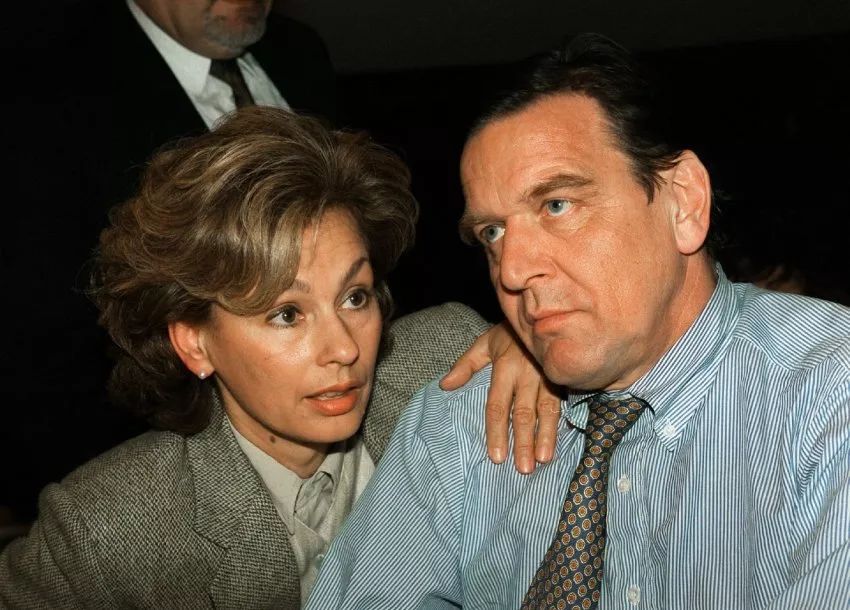 施罗德与第三任妻子hillu