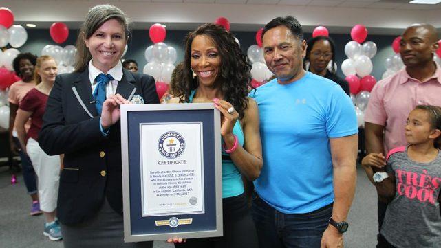 世界上年龄最大的健身"美魔女", 60岁时还打破了世界纪录 - 华人头条