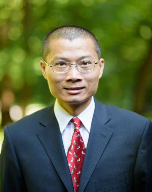 伍超  哈维郡华裔家长联合会副会长中国科技大学,新加坡国立大学毕业.