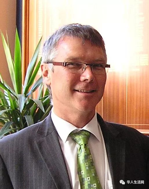 维多利亚大学公共财务教授诺曼詹麦尔说, 其他国家有限制外国人拥有