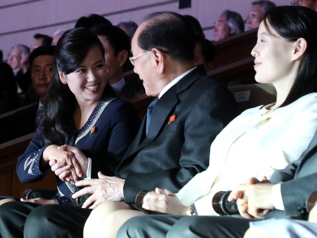 三池渊管弦乐团在首尔国立中央剧院剧场进行演出,韩国总统文在寅与