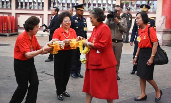 总理巴育上将以及中国文化部副部长杨志今,中国驻泰国大使吕健及夫人