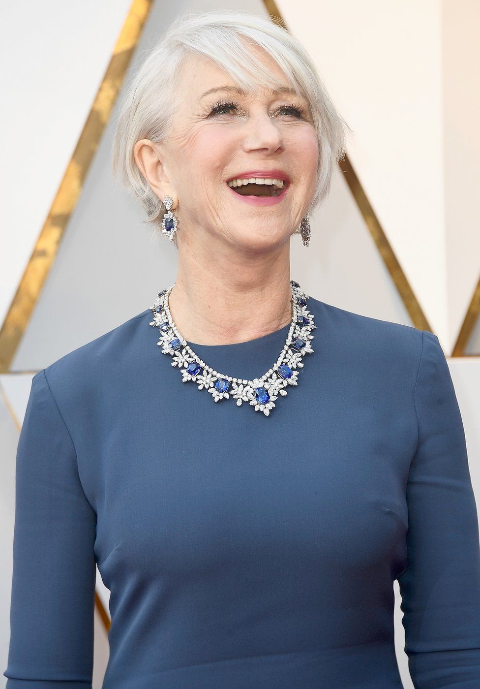 奥斯卡影后宝座的海伦·米伦女爵士(dame helen mirren)穿着英国的