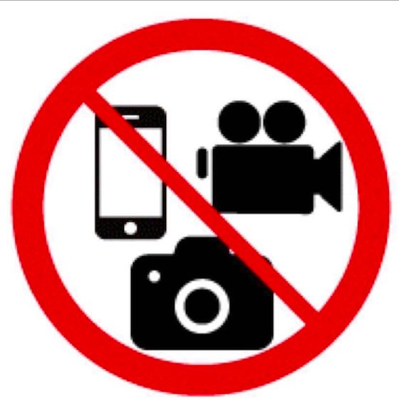 现场禁止录音,录像以及照相,演唱会期间禁止直播.