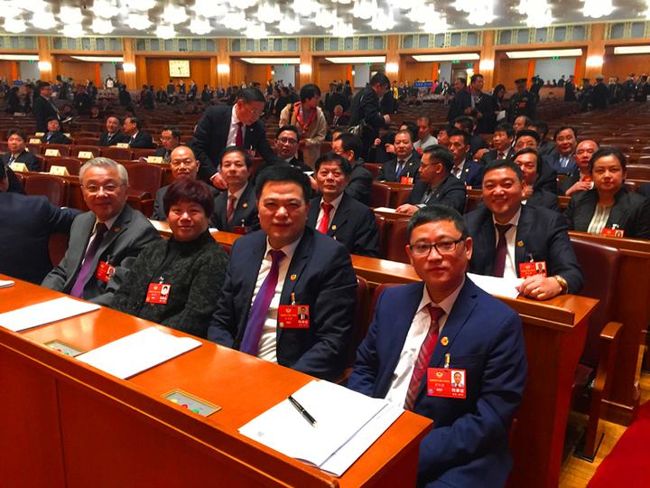 法国南方华人总商会永久名誉会长陈定国生活在法国最大港口城市马赛