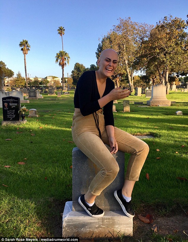 美国女生患秃顶变光头 依然美的不要不要的(组图)