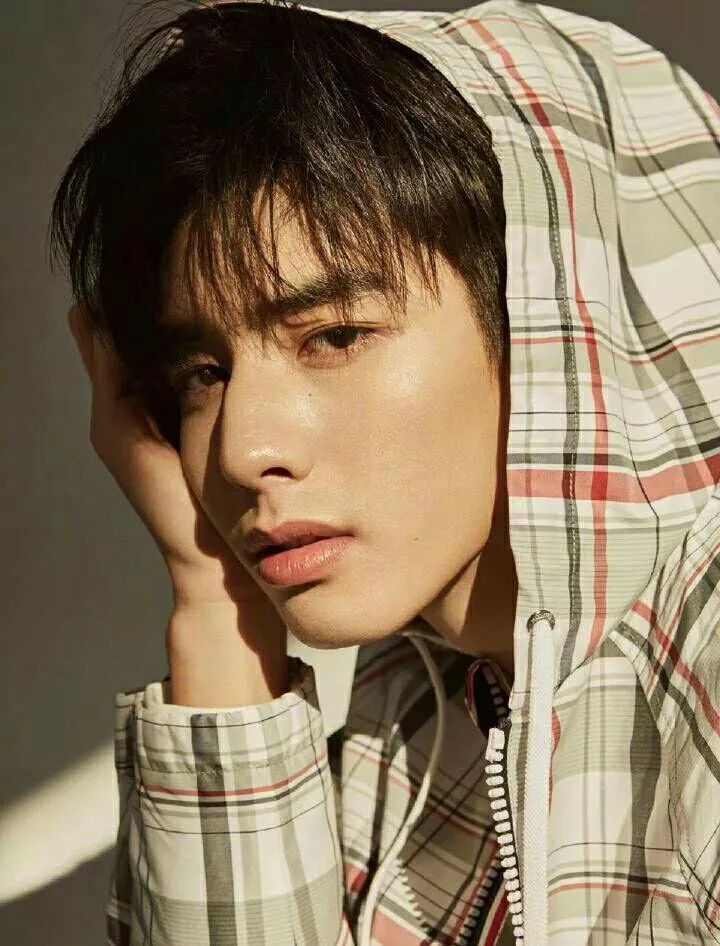 99年出生的四位男星:宋威龙有前任,吴磊拍吻戏,只有王俊凯比较纯