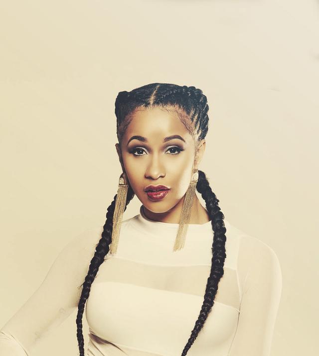 从超市雇员,到脱衣舞女,最后成为打破历史记录的当红说唱女歌手